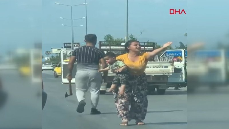 Antalya'da trafikte baltalı döner bıçaklı tartışma