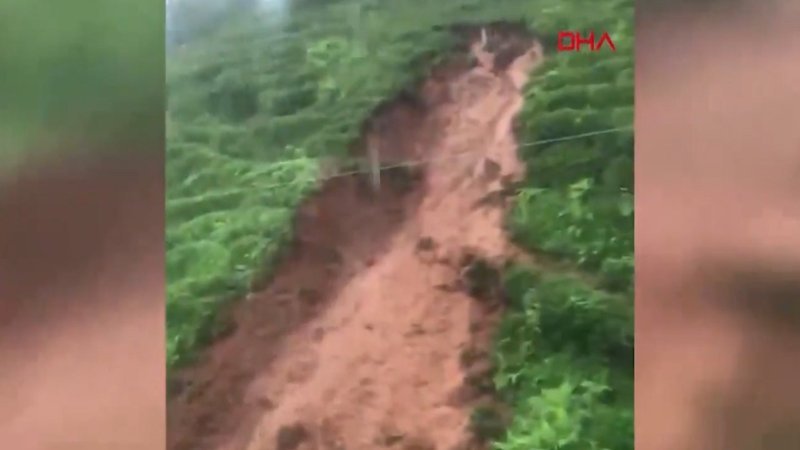 Rize'deki heyelan anı kameraya yansıdı