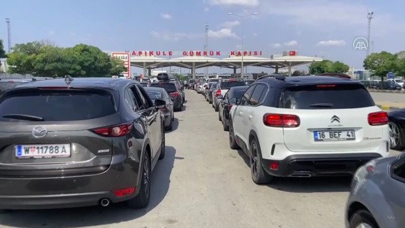 İznini tamamlayan gurbetçiler yaşadıkları ülkelere doğru dönüş yolunda