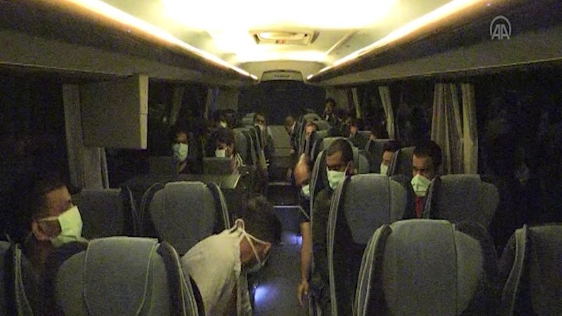 Güvenlik güçleri yakaladığı 140 kaçak göçmeni yarın iade edecek