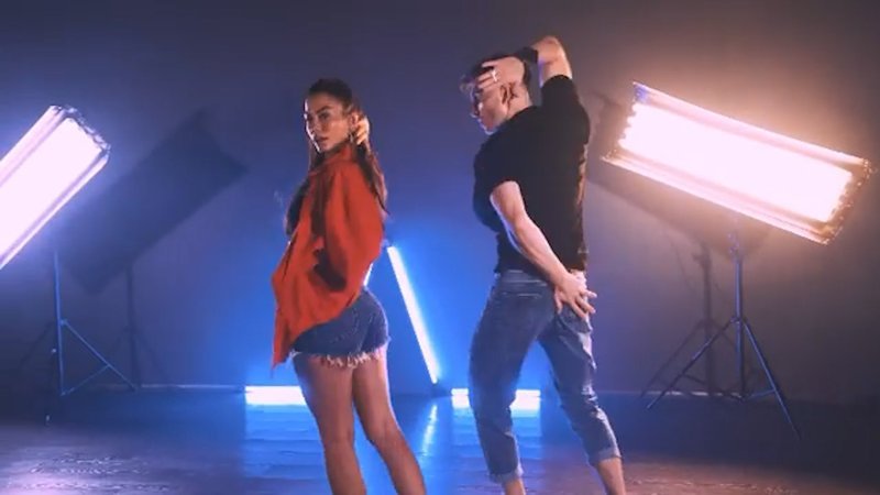 Demet Özdemir'den yeni dans videosu