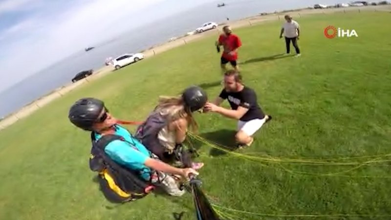 Paraşüt uçuşu sonrası evlilik teklifi