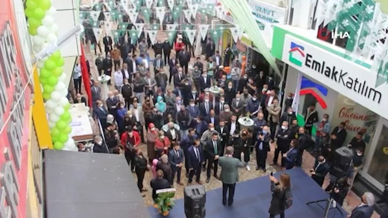 Ahmet Davutoğlu, Sivas'ta boş meydana konuştu