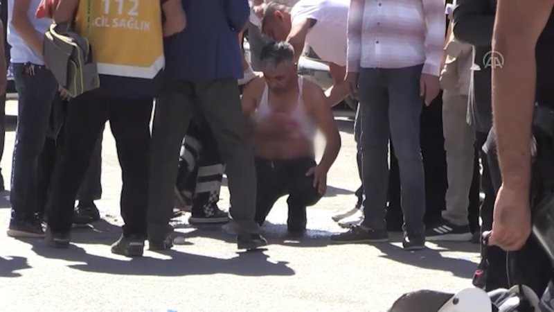 Şanlıurfa'da adliye önünde çıkan kavgada 2 kişi yaralandı