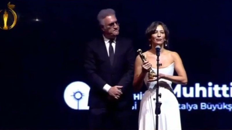 Tamer Karadağlı ve Nihal Yalçın'ın 'ödül' gerginliği