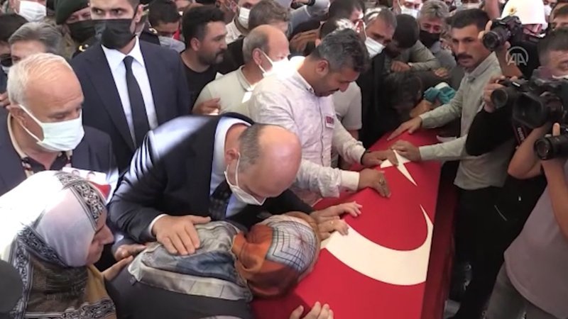 Fırat Kalkanı Harekatı şehitlerine veda