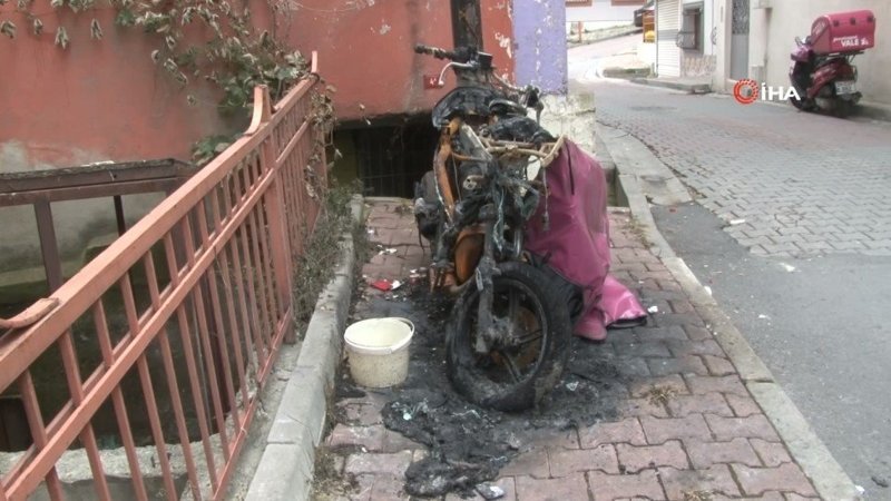Kağıthane’de eski nişanlısının motosikletini benzin döküp yaktı