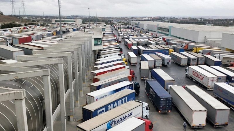 Türk firmaları, nakliye sorunu yaşayan İngiltere ve AB ülkelerine tır şoförü gönderecek