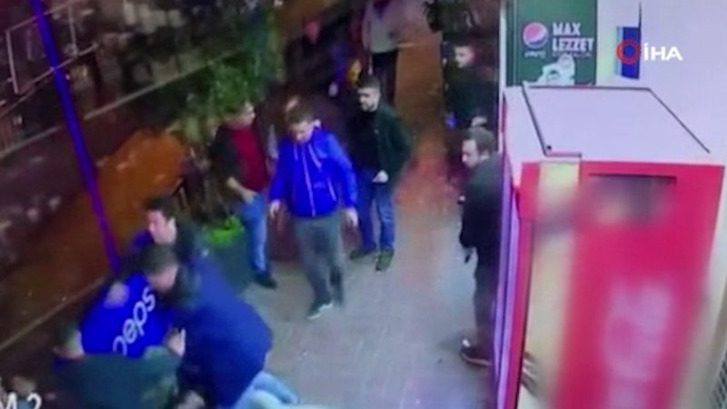 Beyoğlu polisi yakaladığı şüpheliyi linçten kurtardı