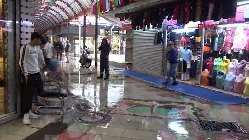 Marmaris'te sağanak yağış etkili oldu