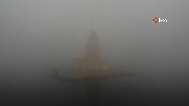 Kız Kulesi sislerin arasında kayboldu