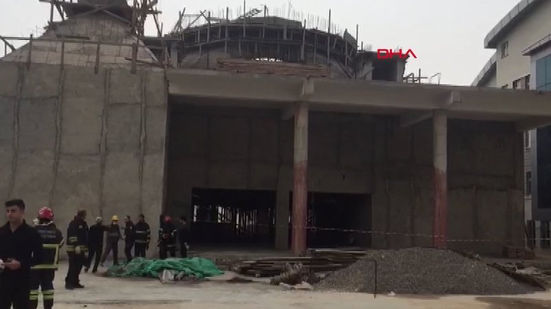 Kocaeli'de cami inşaatında iskele çöktü: 8 yaralı