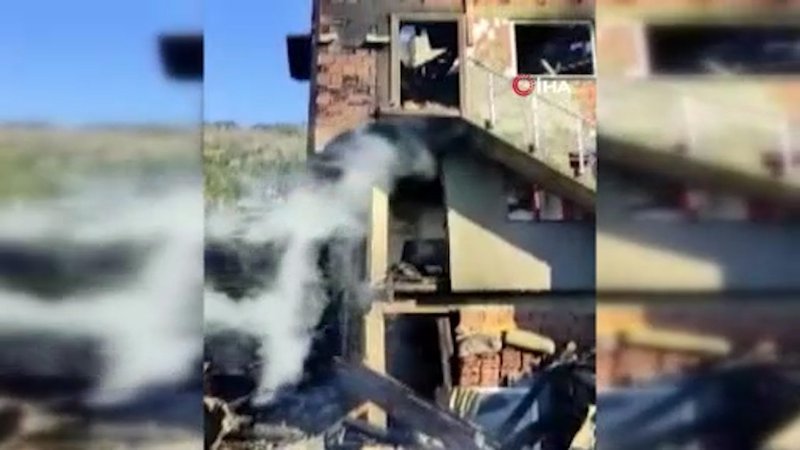 Kastamonu'daki sobadan çıkan kıvılcım iki evi küle çevirdi