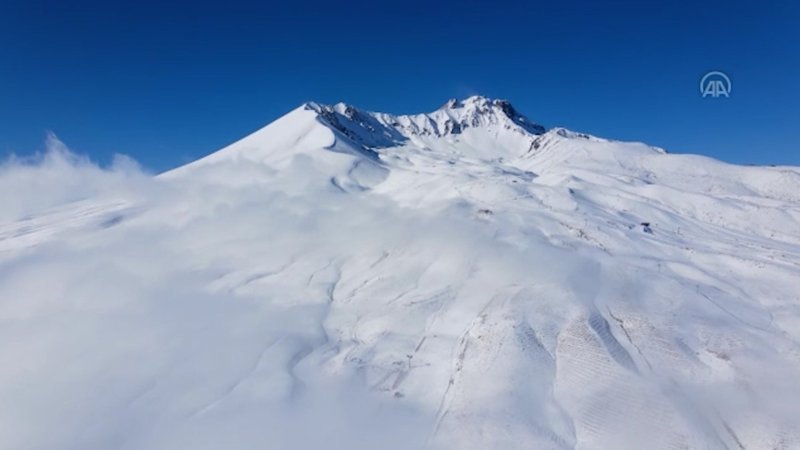 Erciyes'te kar kalınlığı 50 santimetreye ulaştı