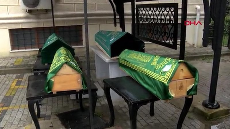 Esenyurt'ta yangında ölen 4 çocuğun cenaze namazı kılındı