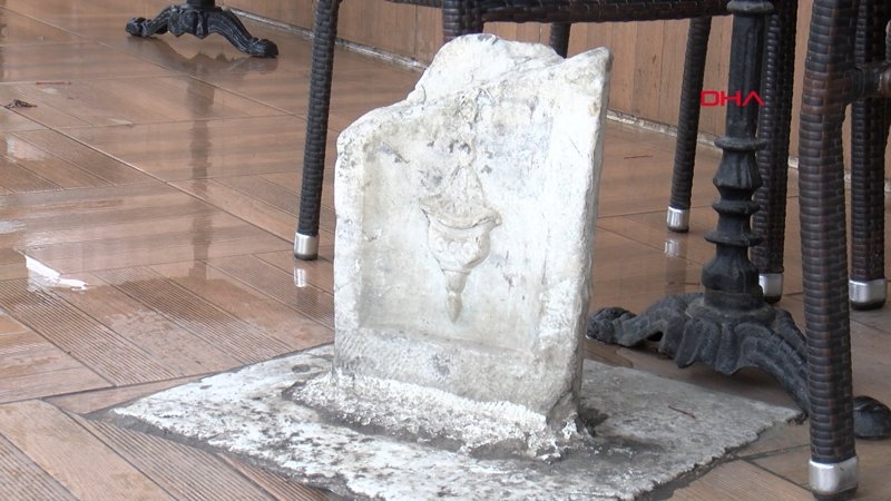 Eyüpsultan'da kebapçıdaki kıble taşı ilgi görüyor