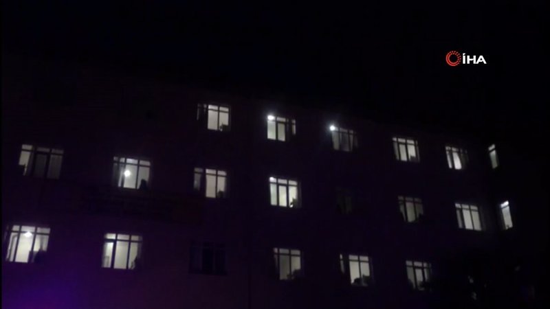 Manisa'da öğrenci yurdunda yangın paniği
