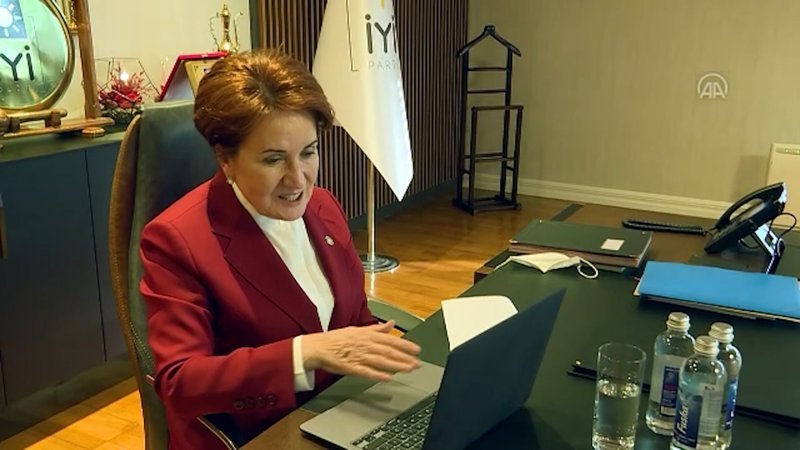 Meral Akşener Yılın Fotoğrafları'nı oyladı