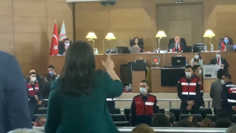 Pervin Buldan, mahkemede hakime parmak salladı