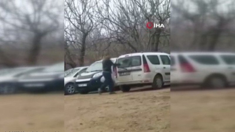 Bursa'da kürekle araçların camını kırdı