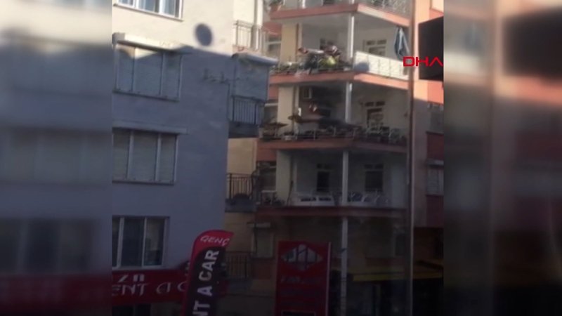 Antalya'da aşağı atlayan kişi, ağır yaralandı