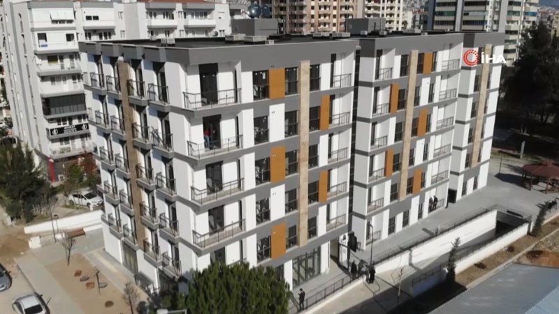 İzmir'de deprem konutları hak sahiplerine teslim ediliyor
