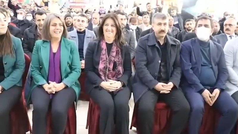 Pervin Buldan'ın katıldığı HDP kongresinde Öcalan sloganları