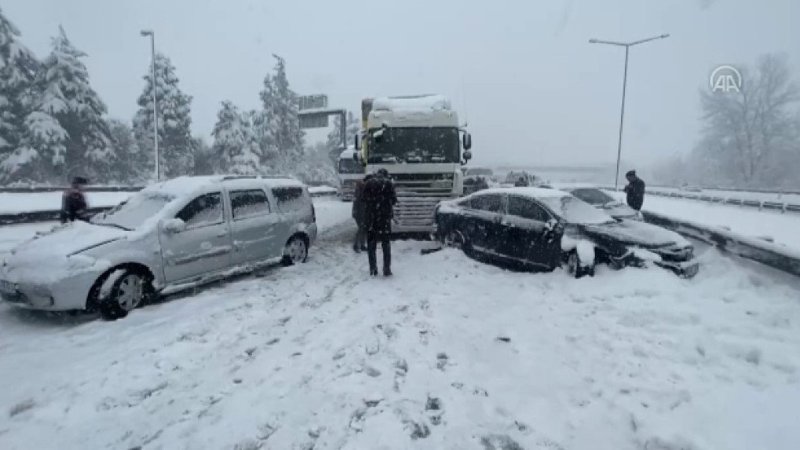 Düzce'de zincirleme kaza, 30 araç çarpıştı