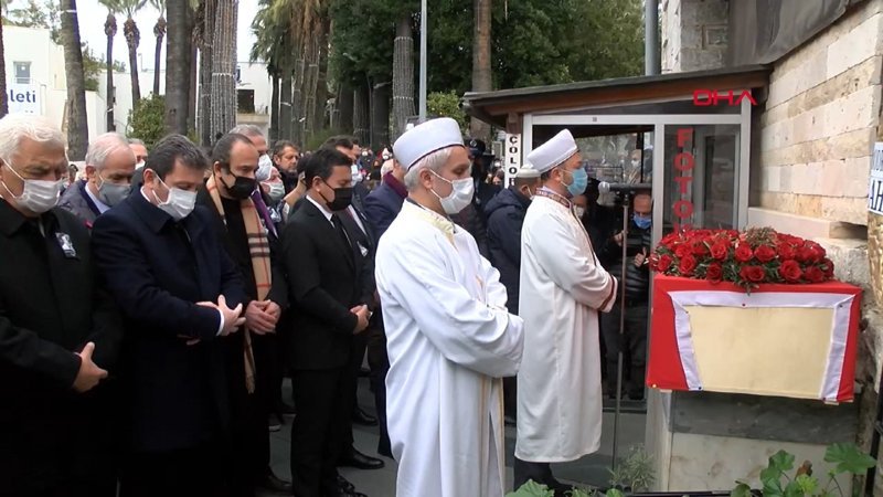 Sanatçı Fatma Girik, son yolculuğuna uğurlandı