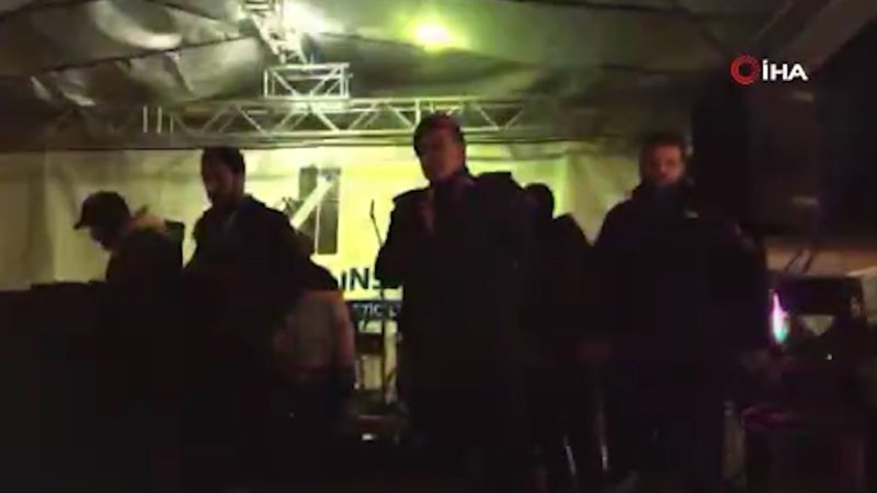 14. Ayder Kar Festivali'nde alkollü şahıs sahneye atlayınca ortalık karıştı