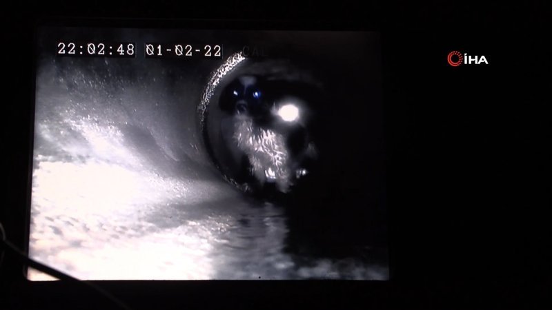 Konya’da mahsur kalan köpek, robotik kanal görüntüleme sistemiyle kurtarıldı