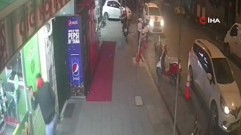 Kağıthane'de iş yerlerine silahlı saldırı