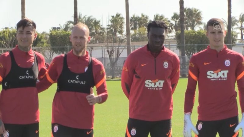 Galatasaray'da yeni transferler ilk antrenmanına çıktı