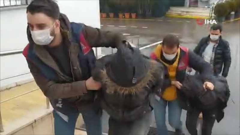 Bursa'da çaldıkları kasayı açmaya çalışırken yakalandılar