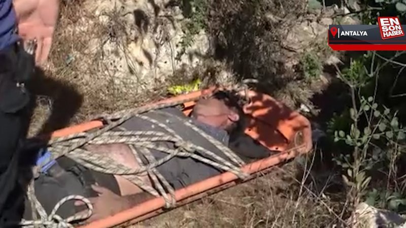 Antalya’da tuvaletini yaparken falezlerden düşen kişi kurtarıldı