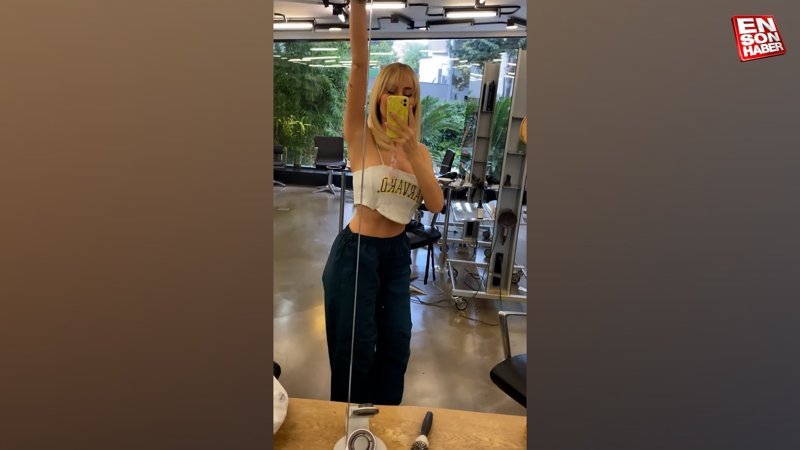 Hande Sarıoğlu'ndan kalça dansı