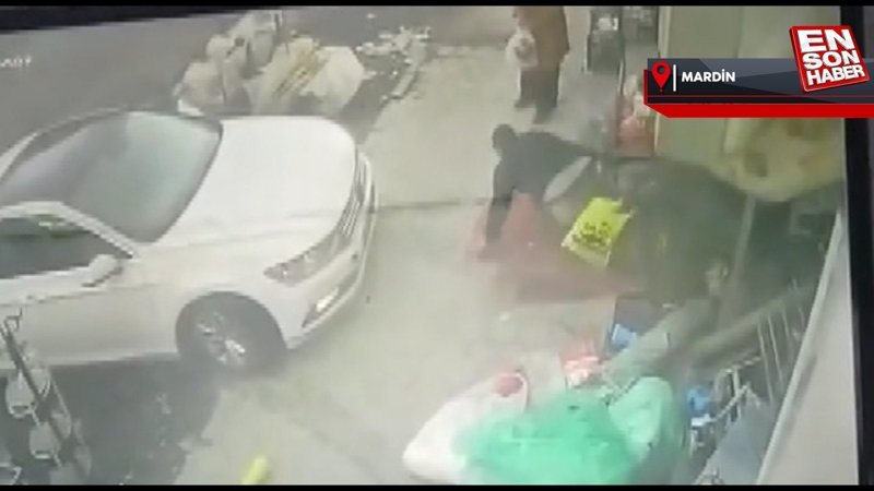 Mardin'de aracın dükkana ve çalışanına çarptığı kaza