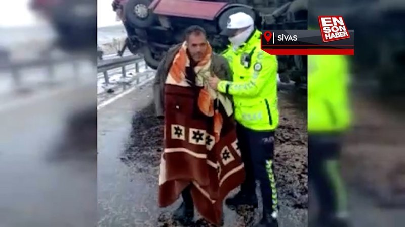 Sivas'ta polis kazazedenin üzerini battaniyeyle örttü