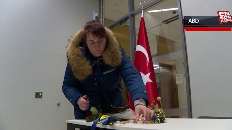 Ukraynalılar, depremde hayatını kaybedenleri çiçeklerle andı