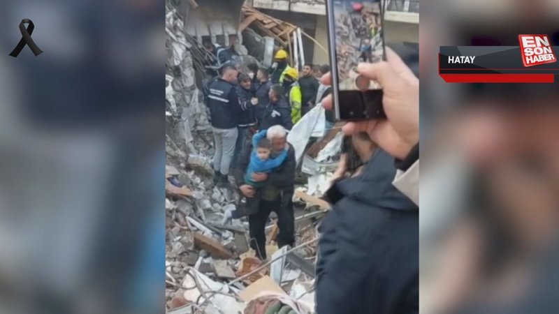 Hatay'da 8 yaşındaki çocuk 52 saat sonra göçük altından sağ olarak çıkartıldı