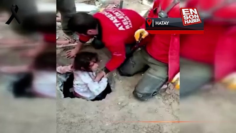 Hatay'da küçük kız 36 saat sonra enkazdan sağ olarak çıkarıldı
