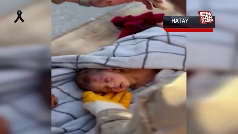 20 günlük bebek avucunda annesinin saçları ile enkazdan çıkarıldı