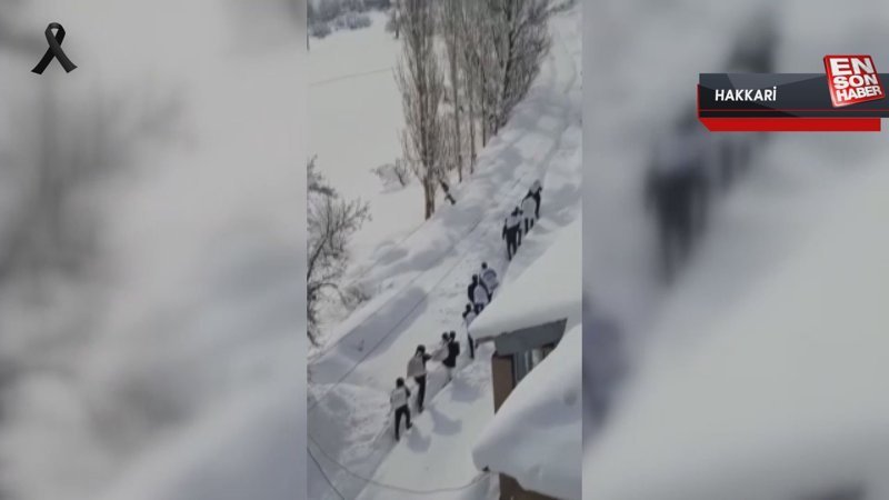 Hakkari'de karlı yolları aşarak depremzedelere ekmek gönderdiler