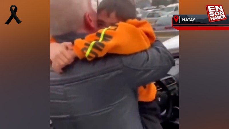 Hatay'da enkaz altındaki çocuklarını bisküvi ile bekleyen baba, oğluna kavuştu