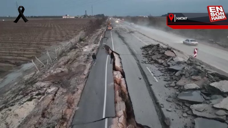 Antakya'da fay hattının geçtiği yolda oluşan yarıklar