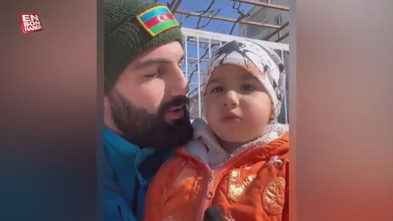 Azerbaycanlı görevliyle minik depremzedenin gülümseten anları