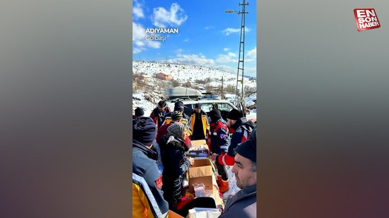 Afet bölgesindeki sağlıkçılar, köylerdeki depremzedelere sağlık taraması yapıyor
