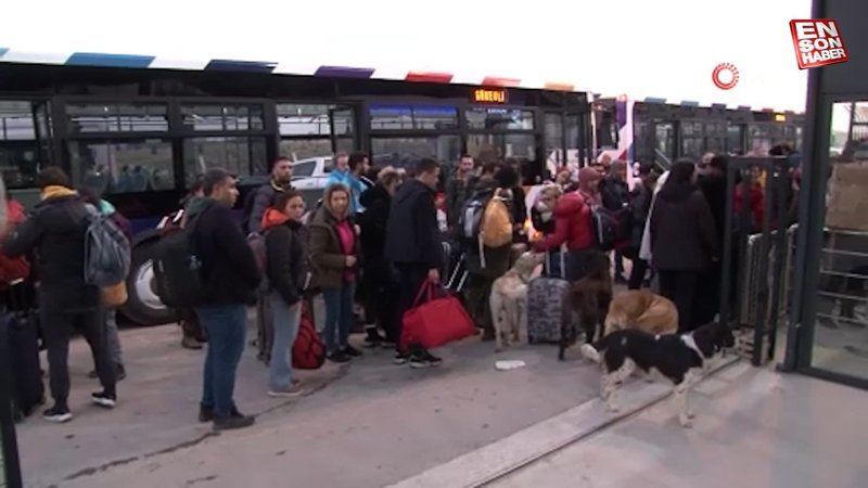 KYK yurtlarına yerleştirilen depremzedeler yaşadıkları afeti unutmaya çalışıyor
