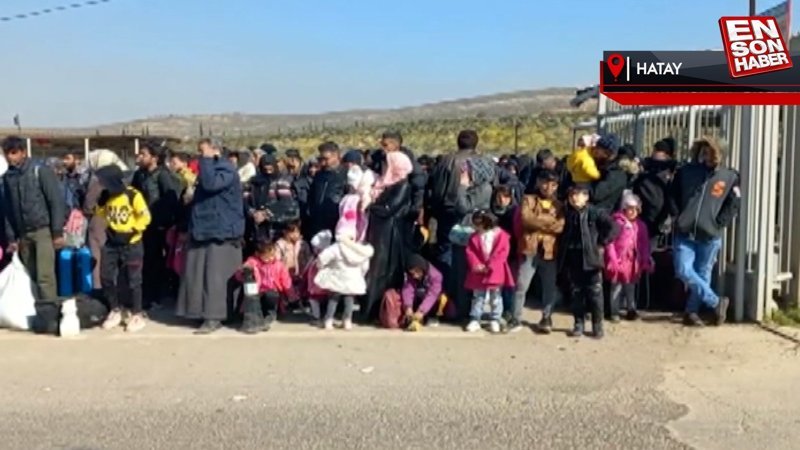 Suriyeliler, depremden etkilenen yakınlarını görmek için ülkelerine gidiyor