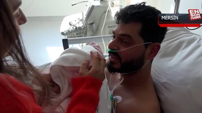 261 saat sonra kurtarılan baba, eşi ve bebeğiyle buluştu